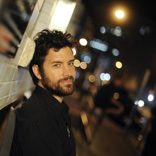 Bob_Schneider_-_Outside_Antones_2009